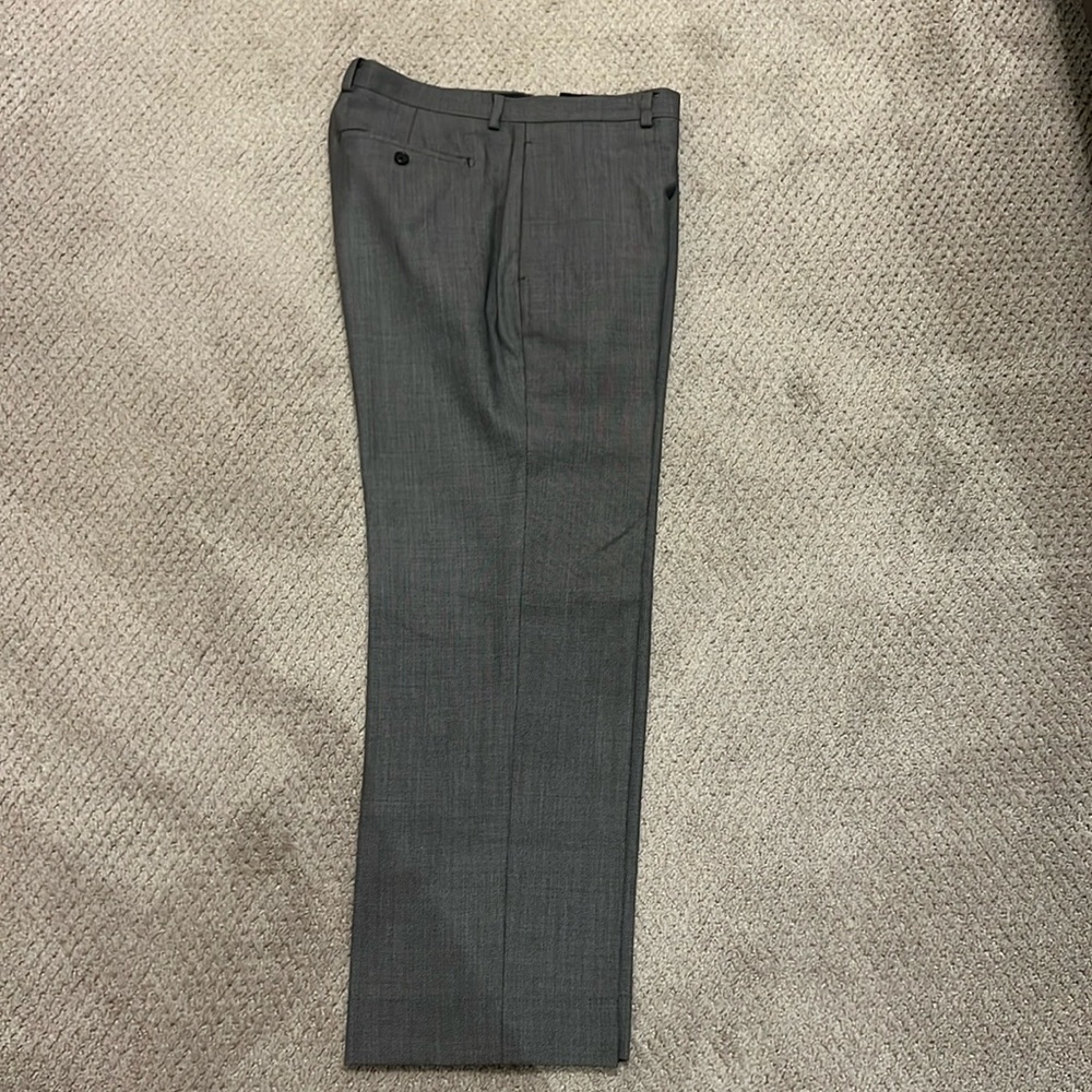 Gently worn Banana Republic Sz 32.5/29 flat front pin dot dress pant